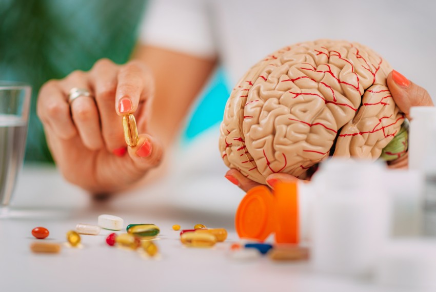 model brain and supplement pills