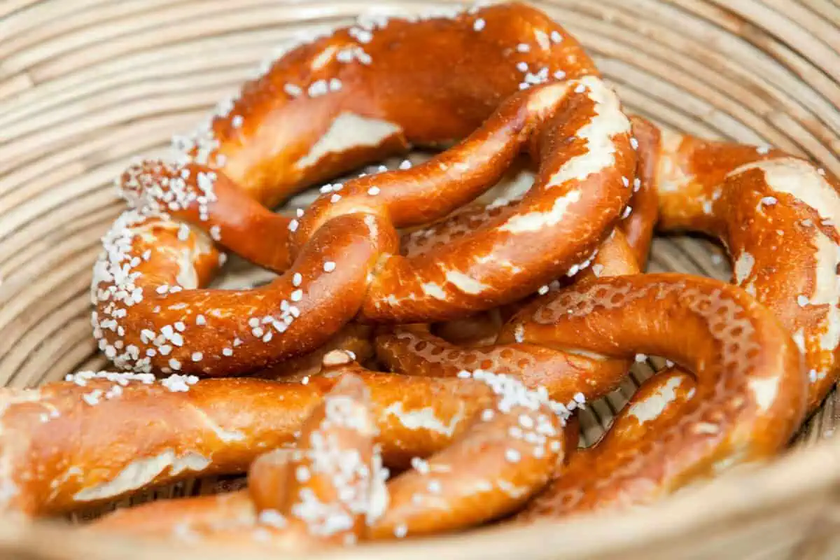Pretzels with encapsulated salts on top