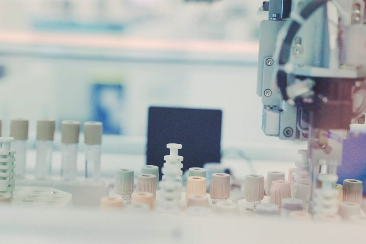 Testalize Me ZdToNCVLpOg Unsplash Robotic lab system with various test tubes.