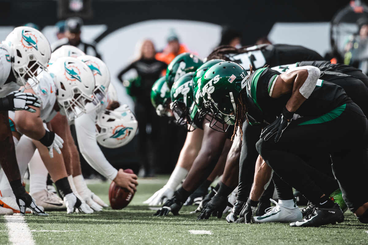 Jets line of scrimmage
